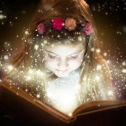 Pige der læser en magisk bog