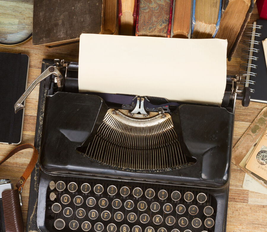 Billede af arbejdsbord med skrivemaskine