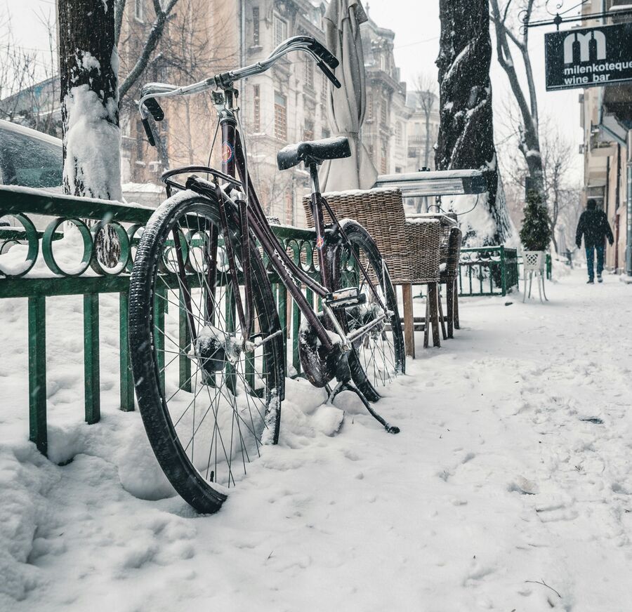 Billede af sne i en by